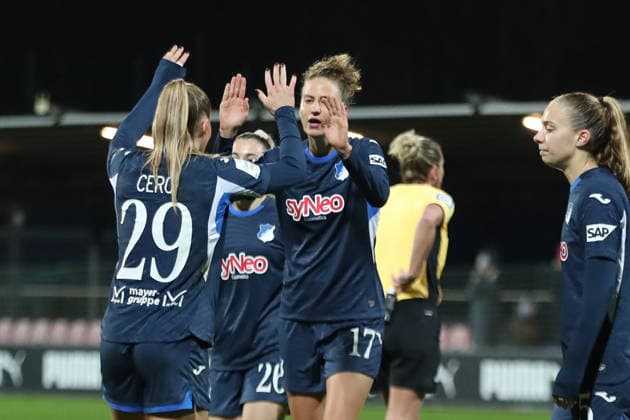 Google Pixel Frauen-Bundesliga, RB Leipzig - TSG Hoffenheim; 14.12.2025 Sieges-Jubel bei Franziska Harsch (17, TSG Hoffenheim) und Selina Cerci (29, TSG Hoffenheim). Fußball, Google Pixel Frauen-Bundesliga, Saison 2025 2026, 13. Spieltag: RB Leipzig vs. TSG 1899 Hoffenheim am 14.12.2025, Trainingszentrum Cottaweg, Leipzig. DFB REGULATIONS PROHIBIT ANY USE OF PHOTOGRAPHS AS IMAGE SEQUENCES AND OR QUASI-VIDEO. Copyright: xBEAUTIFULxSPORTS JanxKaeferx
