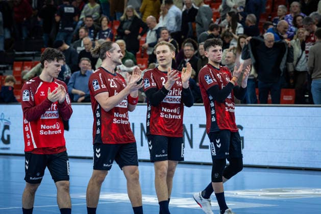 DAIKIN HBL: SG Flensburg-Handewitt vs Rhein-Neckar Löwen; 14.12.25 Jubel nach Sieg Team SG Flensburg-Handewitt DAIKIN HBL: SG Flensburg-Handewitt vs Rhein-Neckar Löwen, GP JOULE Arena am 14.12.25 Copyright: xBEAUTIFULxSPORTS MarioxM.xKobergx