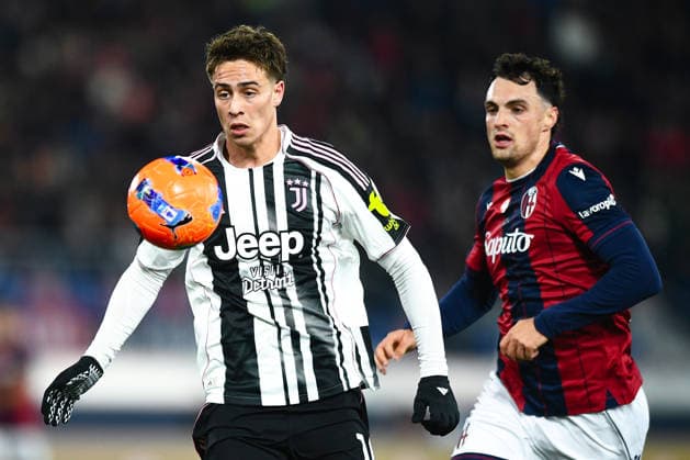 2025-12-14 Bologna FC 1909 v Juventus FC - Serie A BOLOGNA, ITALY - DECEMBER 14: Kenan Yildiz of Juventus FC battles for the ball with Nadir Zortea of Bologna FC 1909 during the Serie A match between Bologna FC 1909 and Juventus FC at Renato Dall Ara Stadium on December 14, 2025 in Bologna, Italy. (Photo by Alberto Gandolfo BSR Agency) Bologna Italy Content not available for redistribution in The Netherlands directly or indirectly through any third parties. Copyright: xBSRxAgencyx