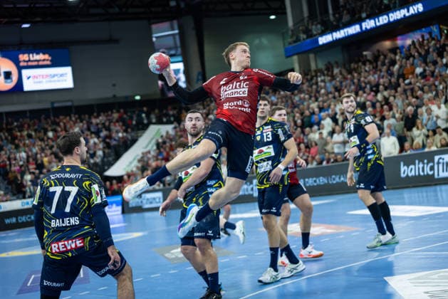 DAIKIN HBL: SG Flensburg-Handewitt vs Rhein-Neckar Löwen; 14.12.25 Simon Pytlick (Nr.02, SG Flensburg-Handewitt) im Angriff DAIKIN HBL: SG Flensburg-Handewitt vs Rhein-Neckar Löwen, GP JOULE Arena am 14.12.25 Copyright: xBEAUTIFULxSPORTS MarioxM.xKobergx