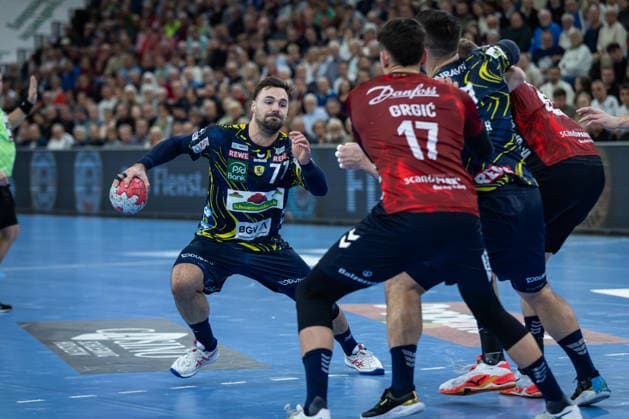 DAIKIN HBL: SG Flensburg-Handewitt vs Rhein-Neckar Löwen; 14.12.25 Dani Baijens (Nr.77, Rhein-Neckar Löwen) im Angriff DAIKIN HBL: SG Flensburg-Handewitt vs Rhein-Neckar Löwen, GP JOULE Arena am 14.12.25 Copyright: xBEAUTIFULxSPORTS MarioxM.xKobergx