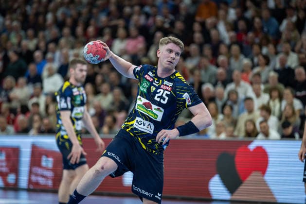 DAIKIN HBL: SG Flensburg-Handewitt vs Rhein-Neckar Löwen; 14.12.25 Haukur Thrastarson (Nr.25, Rhein-Neckar Löwen) im Angriff DAIKIN HBL: SG Flensburg-Handewitt vs Rhein-Neckar Löwen, GP JOULE Arena am 14.12.25 Copyright: xBEAUTIFULxSPORTS MarioxM.xKobergx