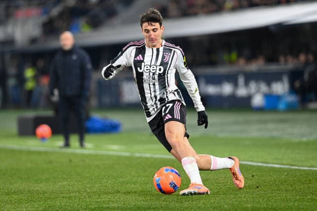 Andrea Cambiaso (Juventus Fc) in action during Bologna FC vs Juventus FC, Italian soccer Serie A match in Bologna, Italy, December 14 2025  Copyright: xGianlucaxRicci IPAxSportx xipa-agency.netx xx IPA_69162020 IPA_Agency_IPA69162020