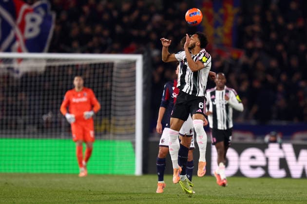 Lloyd Kelly (Juventus Fc) controls the ball, Serie A, Bologna FC 1909 v Juventus Fc, Giovanni Zini, December 14, 2025, Bologna, Italy.