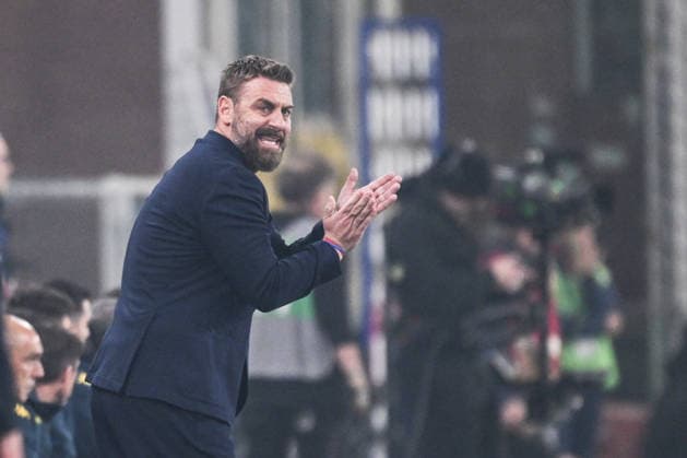 Genoa CFC v FC Internazionale - Serie A Head Coach Daniele De Rossi of Genoa Cfc is present during the Italian Serie A football match between Genoa Cfc and Inter FC Internazionale at Luigi Ferraris stadium (also known as Marassi ) in Genova, Italy, on December 14, 2025 Genova Italy  Copyright: xTizianoxBallabiox originalFilename:ballabio-genoacfc251214_npa4L.jpg