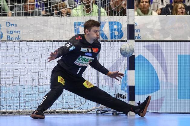 14.12.2025, xtgx, VfL Gummersbach - SC Magdeburg v.l. Sergey Hernandez Ferrer (Magdeburg, 1) Parade, haelt den Ball, faengt den Ball, pariert Gummersbach