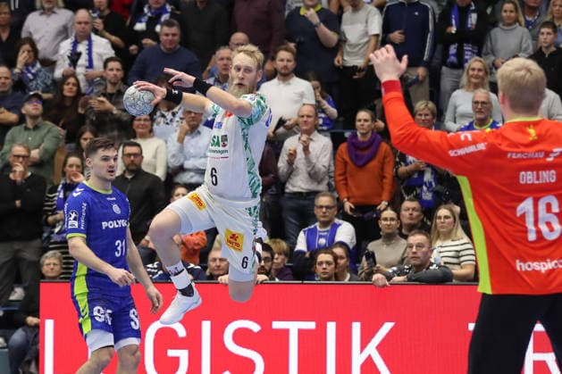 14.12.2025, xtgx, VfL Gummersbach - SC Magdeburg v.l. Matthias Musche (Magdeburg, 6) wirft Tor, Torschuetze, erzielt Tor, Treffer, scores the goal Gummersbach