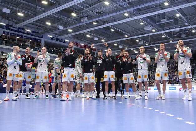 14.12.2025, xtgx, VfL Gummersbach - SC Magdeburg v.l. Magdeburg Jubel ueber den Sieg, Jubel nach Spielende Gummersbach