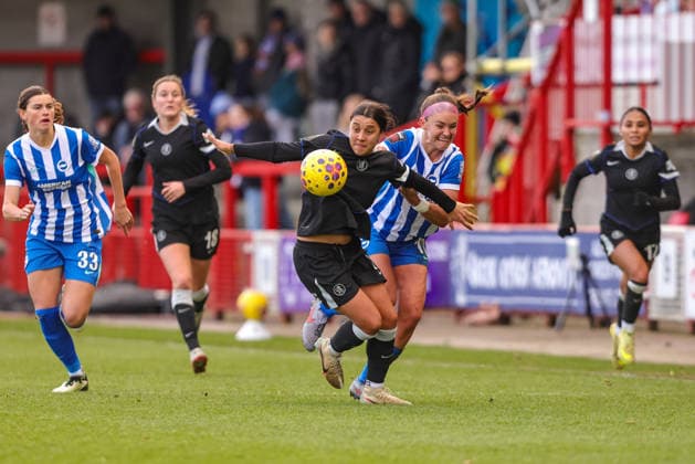 Sam Kerr (20 Chelsea) and Caitlyn Hayes (18 Brighton & Hove Albion) during the Barclays Womens Super League match between Brighton & Hove Albion Women and Chelsea Women, at Broadfields Stadium, Crawley, England. (Neil Holmes SPP) Copyright: xNeilxHolmes SPPx Sportspressphoto_SPR73953