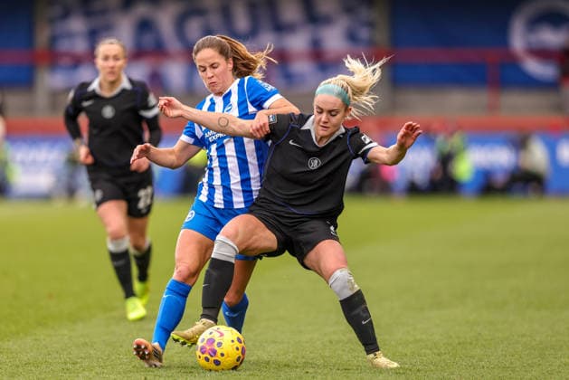 Marisa Olislagers (19 Brighton & Hove Albion) and Ellie Carpenter (2 Chelsea) during the Barclays Womens Super League match between Brighton & Hove Albion Women and Chelsea Women, at Broadfields Stadium, Crawley, England. (Neil Holmes SPP)  Copyright: xNeilxHolmes SPPx spp-en-NeHo-bvc02