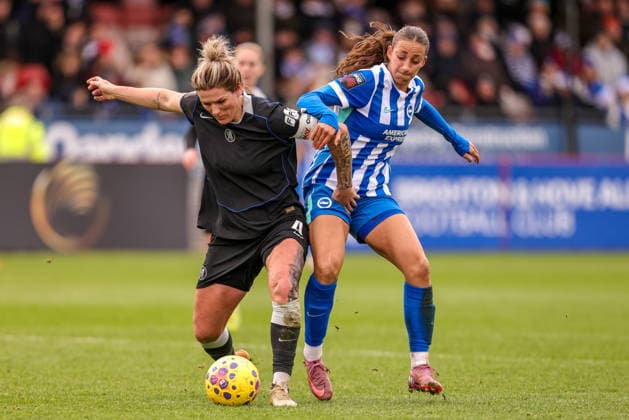 Millie Bright (4 Chelsea) and Rosa Kafaji (6 Brighton & Hove Albion) during the Barclays Womens Super League match between Brighton & Hove Albion Women and Chelsea Women, at Broadfields Stadium, Crawley, England. (Neil Holmes SPP) Copyright: xNeilxHolmes SPPx spp-en-NeHo-bvc12
