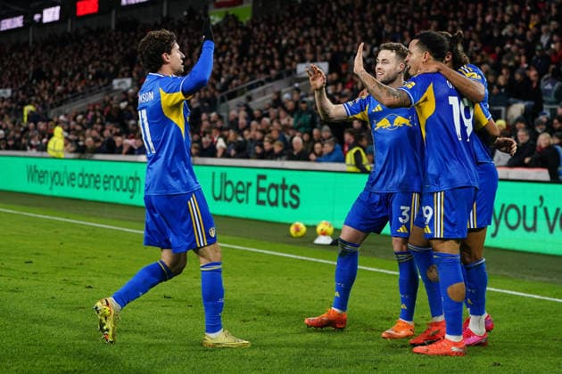 Premier League Brentford v Leeds United Leeds United players celebrate equaliser during the Premier League match Brentford vs Leeds United at The Gtech Community Stadium, London, United Kingdom, 14th December 2025 (Photo by Harvey Murphy News Images) Copyright: xHarveyxMurphy NewsxImagesx
