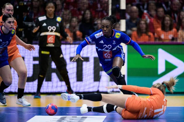 251214 Onacia Ondono of France during the IHF Women s World Championship, WM, Weltmeisterschaft bronze medal match between France and Netherlands on December 14, 2025 in Rotterdam. Photo: Joel Marklund BILDBYRAN kod JM JM0757 bbeng handball handboll handball vm handball-vm handbolls-vm ihf handball world championship world handball championship 2025 world championship 2025 bronsmatch bronze medal game frankrike nederländerna france netherlands dam Copyright: JOELxMARKLUND BB251214JM134