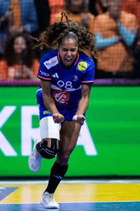 251214 Suzanne Wajoka of France celebrates during the IHF Women s World Championship, WM, Weltmeisterschaft bronze medal match between France and Netherlands on December 14, 2025 in Rotterdam. Photo: Joel Marklund BILDBYRAN kod JM JM0757 bbeng handball handboll handball vm handball-vm handbolls-vm ihf handball world championship world handball championship 2025 world championship 2025 bronsmatch bronze medal game frankrike nederländerna france netherlands dam jubel Copyright: JOELxMARKLUND BB251214JM137
