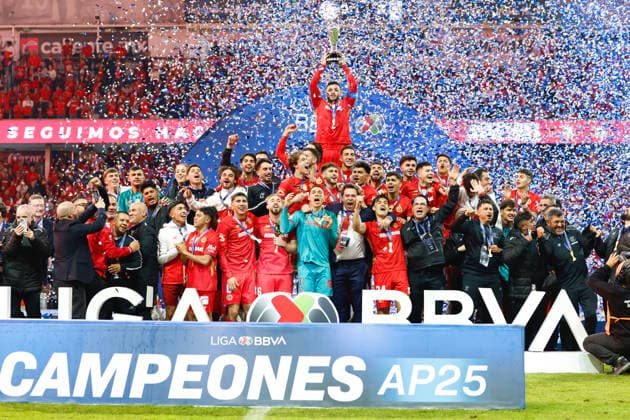 LIGA BBVA MX 2025 LIGA BBVA MX 2025 TOLUCA VS TIGRES UANL 14122025 TOLUCA, ESTADO DE MEXICO. Action photo of Alexis Vega and teammates of Diablos Rojos del Toluca celebrating with the trophy, during final game of the Torneo de Apertura 2025 of the BBVA Liga MX, held at the Estadio Nemesio Diez of Toluca, Estado de Mexico against Tigres UANL. Foto de accion de Alexis Vega y companeros de Diablos Rojos del Toluca celebrando con el trofeo, durante juego final del Torneo Apertura 2025 de la Liga BBVA MX, celebrado en el Estadio Nemesio Diez de Toluca, Estado de Mexico en contra de Tigres UANL. PHOTO BY IMAGENSHOP AGENCIA FOTOGRAFICA TOLUCA ESTADO DE MEXICO MEXICO Copyright: xIMAGENSHOPxAGENCIAxFOTOGRAFICAx