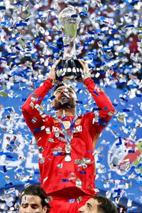 LIGA BBVA MX 2025 LIGA BBVA MX 2025 TOLUCA VS TIGRES UANL 14122025 TOLUCA, ESTADO DE MEXICO. Action photo of Alexis Vega and teammates of Diablos Rojos del Toluca celebrating with the trophy, during final game of the Torneo de Apertura 2025 of the BBVA Liga MX, held at the Estadio Nemesio Diez of Toluca, Estado de Mexico against Tigres UANL. Foto de accion de Alexis Vega y companeros de Diablos Rojos del Toluca celebrando con el trofeo, durante juego final del Torneo Apertura 2025 de la Liga BBVA MX, celebrado en el Estadio Nemesio Diez de Toluca, Estado de Mexico en contra de Tigres UANL. PHOTO BY IMAGENSHOP AGENCIA FOTOGRAFICA TOLUCA ESTADO DE MEXICO MEXICO Copyright: xIMAGENSHOPxAGENCIAxFOTOGRAFICAx
