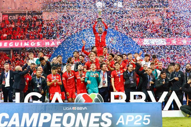 LIGA BBVA MX 2025 LIGA BBVA MX 2025 TOLUCA VS TIGRES UANL 14122025 TOLUCA, ESTADO DE MEXICO. Action photo of Alexis Vega and teammates of Diablos Rojos del Toluca celebrating with the trophy, during final game of the Torneo de Apertura 2025 of the BBVA Liga MX, held at the Estadio Nemesio Diez of Toluca, Estado de Mexico against Tigres UANL. Foto de accion de Alexis Vega y companeros de Diablos Rojos del Toluca celebrando con el trofeo, durante juego final del Torneo Apertura 2025 de la Liga BBVA MX, celebrado en el Estadio Nemesio Diez de Toluca, Estado de Mexico en contra de Tigres UANL. PHOTO BY IMAGENSHOP AGENCIA FOTOGRAFICA TOLUCA ESTADO DE MEXICO MEXICO Copyright: xIMAGENSHOPxAGENCIAxFOTOGRAFICAx