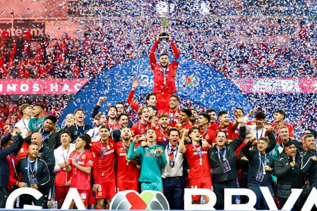LIGA BBVA MX 2025 LIGA BBVA MX 2025 TOLUCA VS TIGRES UANL 14122025 TOLUCA, ESTADO DE MEXICO. Action photo of Alexis Vega and teammates of Diablos Rojos del Toluca celebrating with the trophy, during final game of the Torneo de Apertura 2025 of the BBVA Liga MX, held at the Estadio Nemesio Diez of Toluca, Estado de Mexico against Tigres UANL. Foto de accion de Alexis Vega y companeros de Diablos Rojos del Toluca celebrando con el trofeo, durante juego final del Torneo Apertura 2025 de la Liga BBVA MX, celebrado en el Estadio Nemesio Diez de Toluca, Estado de Mexico en contra de Tigres UANL. PHOTO BY IMAGENSHOP AGENCIA FOTOGRAFICA TOLUCA ESTADO DE MEXICO MEXICO *** LIGA BBVA MX 2025 LIGA BBVA MX 2025 TOLUCA VS TIGRES UANL 14122025 TOLUCA, ESTADO DE MEXICO Action photo of Alexis Vega and teammates of Diablos Rojos del Toluca celebrating with the trophy, during final game of the Torneo de Apertura 2025 of the BBVA Liga MX, held at the Estadio Nemesio Diez of Toluca, Estado de Mexico against Tigres UANL Action photo of Alexis Vega and teammates of Diablos Rojos del Toluca celebrating with the trophy, during final game of the Torneo Apertura 2025 of the BBVA Liga MX, held at the Estadio Nemesio Diez of Toluca, Estado de Mexico against Tigres UANL PHOTO BY IMAGENSHOP AGENCIA FOTOGRAFICA TOLUCA ESTADO DE MEXICO MEXICO Copyright: xIMAGENSHOPxAGENCIAxFOTOGRAFICAx