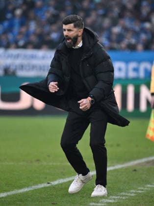 Trainer Miron Muslic (FC Schalke 04) 14.12.2025, Fussball 2. Bundesliga, Saison 2025 2026, 16. Spieltag, FC Schalke 04 - 1. FC Nürnberg 1:0 DFL regulations prohibit any use of photographs as image sequences and or quasi-video Gelsenkirchen Veltins Arena Nordrhein Westfalen Deutschland
