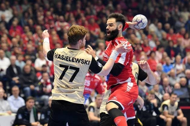 Ruben Marchan (MT Melsungen 2) (am Ball), Johannes Wasielewski (Bergischer HC 77) , GER, MT Melsungen - Bergischer HC, Handball, 1. Bundesliga, 17. Spieltag, Saison 2025 2026, 14.12.2025, GER, MT Melsungen - Bergischer HC, Handball, 1. Bundesliga, 17. Spieltag, Saison 2025 2026, 14.12.2025 Kassel Copyright: xEibner-Pressefotox xRolandxSippelx EP_RSL