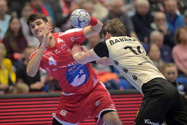 Nikolaj Enderleit (MT Melsungen 4) (am Ball), Gerdas Babarskas (Bergischer HC 14) , GER, MT Melsungen - Bergischer HC, Handball, 1. Bundesliga, 17. Spieltag, Saison 2025 2026, 14.12.2025, GER, MT Melsungen - Bergischer HC, Handball, 1. Bundesliga, 17. Spieltag, Saison 2025 2026, 14.12.2025 Kassel Copyright: xEibner-Pressefotox xRolandxSippelx EP_RSL
