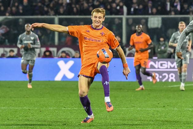 CALCIO - Serie A - ACF Fiorentina vs Hellas Verona FC Pietro Comuzzo (Fiorentina) during ACF Fiorentina vs Hellas Verona FC, Italian soccer Serie A match in Florence, Italy, December 14 2025 Florence Italy  Copyright: xIPAxSport ABACAx