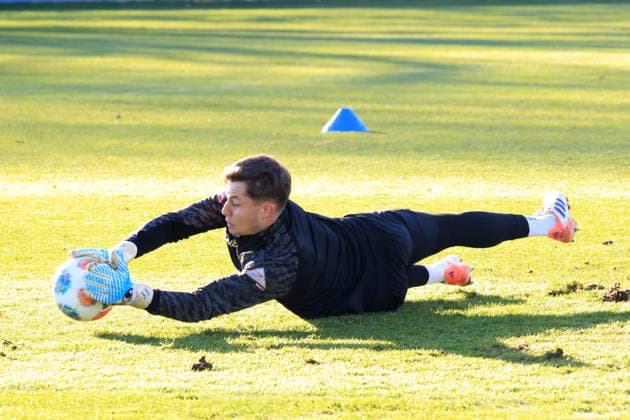 DEU, DFL, 2. FBL Hertha BSC, Training, 15.12.2025, Sportforum, Berlin, DEU, DFL, 2. FBL Hertha BSC, Training, im Bild Tjark Ernst (Hertha BSC Berlin 1) DFL - regulations prohibit any use of Photographs as image sequences and or quasi-video