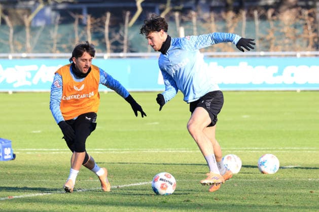 DEU, DFL, 2. FBL Hertha BSC, Training, 15.12.2025, Sportforum, Berlin, DEU, DFL, 2. FBL Hertha BSC, Training, im Bild Michal Karbownik (Hertha BSC Berlin 33), Linus Gechter (Hertha BSC Berlin 44) DFL - regulations prohibit any use of Photographs as image sequences and or quasi-video