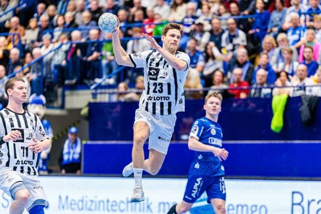 Rune Dahmke (THW Kiel, 23) im Torwurf GER, TBV Lemgo Lippe vs. THW Kiel, Handball, 1. Bundesliga, 17. Spieltag, Spielzeit 2025 2026, 14.12.2025 GER, TBV Lemgo Lippe vs. THW Kiel, Handball, 1. Bundesliga, 17. Spieltag, Spielzeit 2025 2026, 14.12.2025 Lemgo Copyright: xEibner-Pressefoto JanxRollingerx EP_JSK