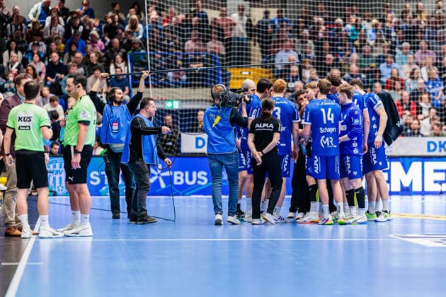 Timeout Auszeit TBV Lemgo Lippe GER, TBV Lemgo Lippe vs. THW Kiel, Handball, 1. Bundesliga, 17. Spieltag, Spielzeit 2025 2026, 14.12.2025 GER, TBV Lemgo Lippe vs. THW Kiel, Handball, 1. Bundesliga, 17. Spieltag, Spielzeit 2025 2026, 14.12.2025 Lemgo Copyright: xEibner-Pressefoto JanxRollingerx EP_JSK