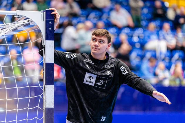 Lukas Laube (THW Kiel, 20) beim Aufwaermen GER, TBV Lemgo Lippe vs. THW Kiel, Handball, 1. Bundesliga, 17. Spieltag, Spielzeit 2025 2026, 14.12.2025 GER, TBV Lemgo Lippe vs. THW Kiel, Handball, 1. Bundesliga, 17. Spieltag, Spielzeit 2025 2026, 14.12.2025 Lemgo Copyright: xEibner-Pressefoto JanxRollingerx EP_JSK