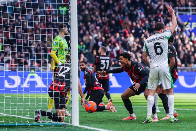 Koni De Winter of AC Milan reacts during Serie A 2025 26 football match between AC Milan and US Sassuolo at San Siro Stadium in Milan  Copyright: xFabrizioxCarabelli IPAxSportx xipa-agency.netx xx IPA_69186262 IPA_Agency_IPA69186262