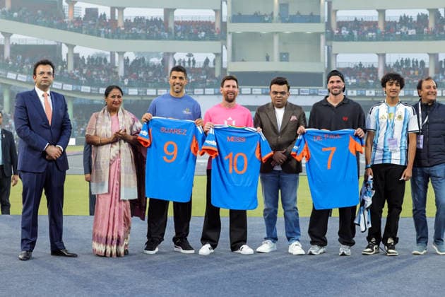 RECORD DATE NOT STATED International Cricket Council (ICC) Chairman Jay Shah presents a jersey to footballers Lionel Messi, Luis Suarez, and Rodrigo De Paul at the Arun Jaitley Stadium, New Delhi, Dec 15 (ANI): International Cricket Council (ICC) Chairman Jay Shah presents a jersey to footballers Lionel Messi, Luis Suarez, and Rodrigo De Paul at the Arun Jaitley Stadium, in New Delhi on Monday. Delhi Chief Minister Rekha Gupta and others are also presents. (@gupta_rekha X ANI Photo) New Delhi Delhi India Copyright: xANIx ANI_20251215262
