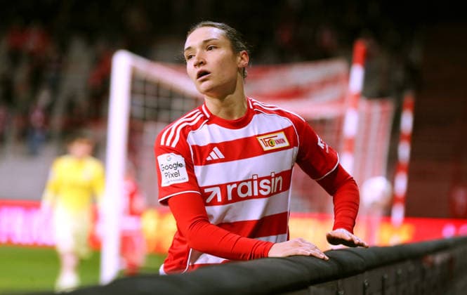 Sophie Weidauer enttäuscht nach vergebener Torchance Enttäuschung Fußball Fussball Frauen Damen Bundesliga 13. Spieltag Saison 2025 2026 15.12.2025 1.FC Union Berlin vs. SG Eintracht Frankfurt SGE DFL regulations prohibit any use of photographs as image sequences and or quasi-video