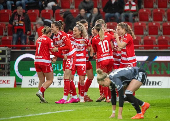 Fußball, Frauen, Saison 2025 2026, Google Pixel Frauen-Bundesliga (13. Spieltag), 1. FC Union Berlin - Eintracht Frankfurt, Union-Jubel nach Tor zum 1:1, 15.12. 2025, Copyright: xMatthiasxKochx