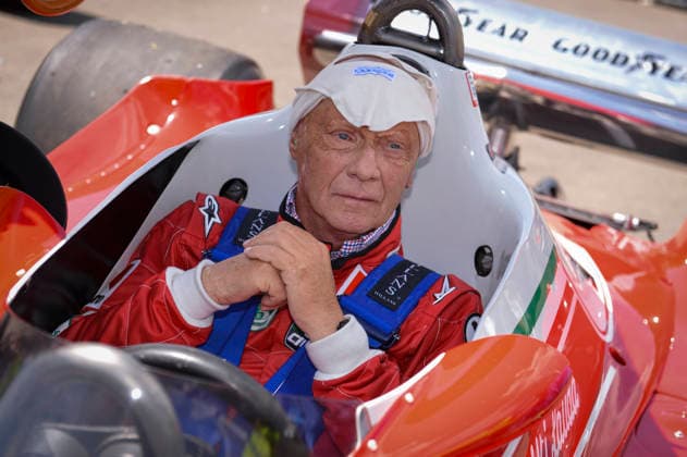 Formel 1 - GP Österreich Der ehemalige österreichische Formel-1-Rennfahrer und Weltmeister Niki Lauda (1949 - 2019) sitzt am 22.06.2014 während der Legenden-Parade vor dem Großen Preis von Österreich 2014 auf dem Red Bull Ring in Spielberg (Steiermark) am Steuer seines Ferrari 312 T2. Dies ist das berühmte Modell, mit dem Lauda 1976 und 1977 für Ferrari fuhr und mit dem er 1977 seinen zweiten Weltmeistertitel gewann. Es ist einer der bekanntesten und erfolgreichsten Formel-1-Wagen der 70er Jahre. *** Formula 1 GP Austria the Former Austrian Formula 1 Racers and World Champion Niki Lauda 1949 2019 sits at 22 06 2014 during the Legends Parade before the grand Prize from Austria 2014 on the Red Bull Ring in Spielberg Styria at Tax its Ferrari 312 T2 this is the famous Model, with the Lauda 1976 and 1977 for Ferrari drove and with the he 1977 his second World Championship title won it is a the best known and successful Formula 1 Dare the 70 Years