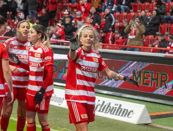 Fußball, Frauen, Saison 2025 2026, Google Pixel Frauen-Bundesliga (13. Spieltag), 1. FC Union Berlin - Eintracht Frankfurt, Jenny Hipp (1. Frauen 1. FC Union), Jubel nach Tor zum 2:2, 15.12. 2025, Copyright: xMatthiasxKochx