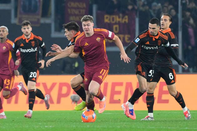 Roma™s Evan Ferguson during the Serie A Enilive soccer match between AS Roma and Como 1907 at the Rome s Olympic stadium, Italy - Monday, December 15, 2025. - Soccer.  Copyright: xFabrizioxCorradetti LaPressex
