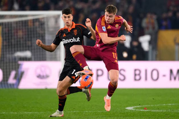 Jacobo Ramon of Como 1907 and Evan Ferguson of AS Roma compete for the ball during the Serie A 2025 2026 football match between AS Roma and Como 1907 at Stadio Olimpico in Rome (Italy), December 15, 2025. AntoniettaxBaldassarre
