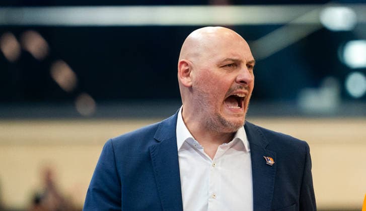 15.12.2025, Basketball, Herren, easy credit BBL, easy credit Bundesliga, BBL, Bundesliga, 10. Spieltag, Rostock Seawolves - MHP Riesen Ludwigsburg Trainer PrzemysÅ‚aw Frasunkiewicz (Rostock Seawolves) Rostock Stadthalle Mecklenburg-Vorpommern Deutschland