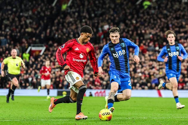 Premier League Manchester United, ManU v Bournemouth Amad Diallo of Manchester Untied breaks with the ball during the Premier League match Manchester United vs Bournemouth at Old Trafford, Manchester, United Kingdom, 15th December 2025 (Photo by Mark Cosgrove News Images) Manchester Old Trafford Greater Manchester United Kingdom Copyright: xMarkxCosgrove NewsxImagesx