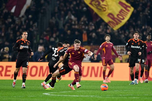 Foto IPP Cavaliere Emiliano. Roma 15 12 2025 Calcio Campionato Serie A 2025-2026. Roma - Como. Nella foto: Evan Ferguson in contropiede. Italy Photo Press - World Copyright italy ITALY  Copyright: xR4924_italyphotopressx