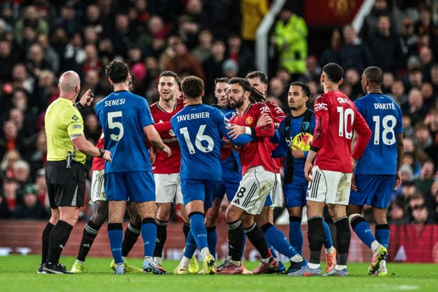 Premier League Manchester United, ManU v Bournemouth An altercation on the pitch between the players during the Premier League match Manchester United vs Bournemouth at Old Trafford, Manchester, United Kingdom, 15th December 2025 (Photo by Mark Cosgrove News Images) Manchester Old Trafford Greater Manchester United Kingdom Copyright: xMarkxCosgrove NewsxImagesx