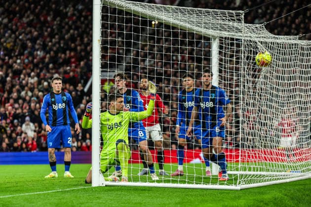 Premier League Manchester United, ManU v Bournemouth Bournemouth goalkeeper Djordje Petrovic watches as the ball goes into the back of the net to make the score 2-1 during the Premier League match Manchester United vs Bournemouth at Old Trafford, Manchester, United Kingdom, 15th December 2025 (Photo by Mark Cosgrove News Images) Manchester Old Trafford Greater Manchester United Kingdom Copyright: xMarkxCosgrove NewsxImagesx