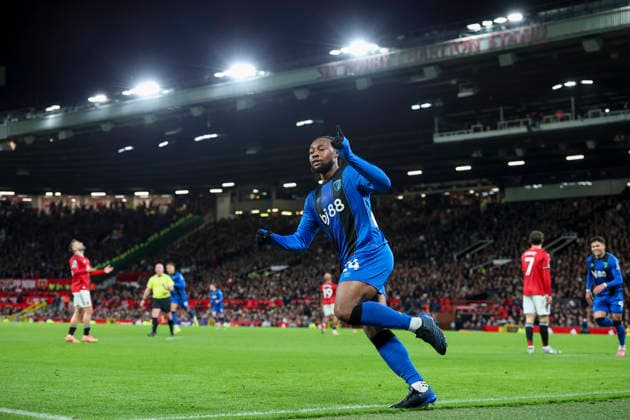 Manchester United, ManU v AFC Bournemouth, Premier League Bournemouth forward Antoine Semenyo (24) scores a GOAL 1-1 and celebrates during the Manchester United v AFC Bournemouth Premier League match at Old Trafford, Manchester, England on 15 December 2025 Credit: Phil Duncan Every Second Media Editorial use only. All images are copyright Every Second Media Limited. No images may be reproduced without prior permission. All rights reserved. Premier League and Football League images are subject to licensing agreements with Football DataCo Limited. see https: www.football-dataco.com Copyright: xIMAGO EveryxSecondxMediax ESM-1710-0028 PhilxDuncanx xEveryxSecondxMediax