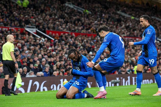Manchester United, ManU v AFC Bournemouth, Premier League Bournemouth forward Antoine Semenyo (24) scores a GOAL 1-1 and celebrates during the Manchester United v AFC Bournemouth Premier League match at Old Trafford, Manchester, England on 15 December 2025 Credit: Phil Duncan Every Second Media Editorial use only. All images are copyright Every Second Media Limited. No images may be reproduced without prior permission. All rights reserved. Premier League and Football League images are subject to licensing agreements with Football DataCo Limited. see https: www.football-dataco.com Copyright: xIMAGO EveryxSecondxMediax ESM-1710-0036 PhilxDuncanx xEveryxSecondxMediax