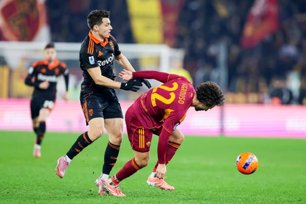 Italy: Serie a football match AS Roma vs Como Roma™s Spanish defender Mario Hermoso challenges for the ball with Como™s Greek forward Tasos Douvikas during the Serie A football match between AS Roma vs Como at the Olimpico Stadium in Rome on December 15, 2025. _BPH9398_1 Copyright: xAntonioxBalascox