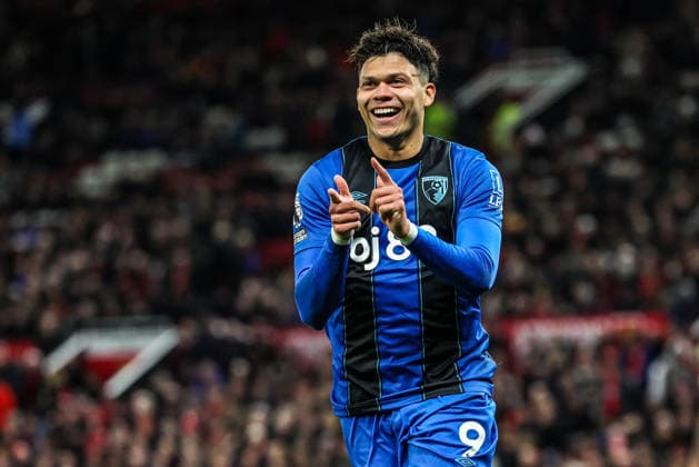 Premier League Manchester United, ManU v Bournemouth Evanilson of Bournemouth celebrates his goal to make it 2-2 during the Premier League match Manchester United vs Bournemouth at Old Trafford, Manchester, United Kingdom, 15th December 2025 (Photo by Mark Cosgrove News Images) Manchester Old Trafford Greater Manchester United Kingdom Copyright: xMarkxCosgrove NewsxImagesx