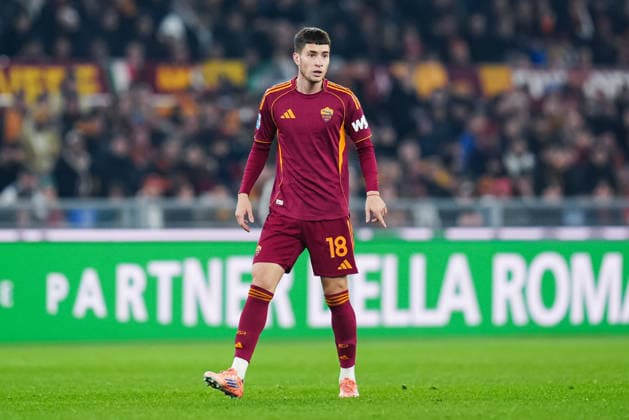 AS Roma v Como 1907 - Serie A Enilive Matias Soule of AS Roma looks on during the Serie A Enilive match between AS Roma and Como 1907 at Stadio Olimpico on December 15, 2025 in Rome, Italy. Rome Stadio Olimpico Lazio Italy Copyright: xGiuseppexMaffiax 251215_SerieA_Roma-Como_07479