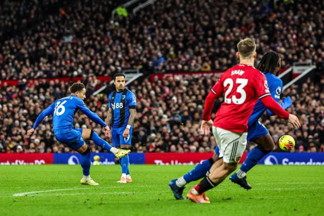Premier League Manchester United, ManU v Bournemouth Marcus Tavernier of Bournemouth scores to make it 2-3 during the Premier League match Manchester United vs Bournemouth at Old Trafford, Manchester, United Kingdom, 15th December 2025 (Photo by Mark Cosgrove News Images) Manchester Old Trafford Greater Manchester United Kingdom Copyright: xMarkxCosgrove NewsxImagesx